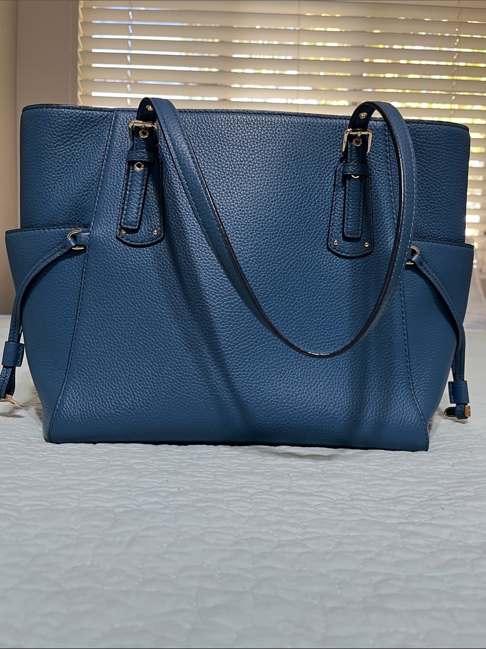 🌾Michael Kors Navy Blue Pebbled Leather Tote - Picture 4 of 10